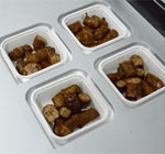 熟食鴨脖包裝現場